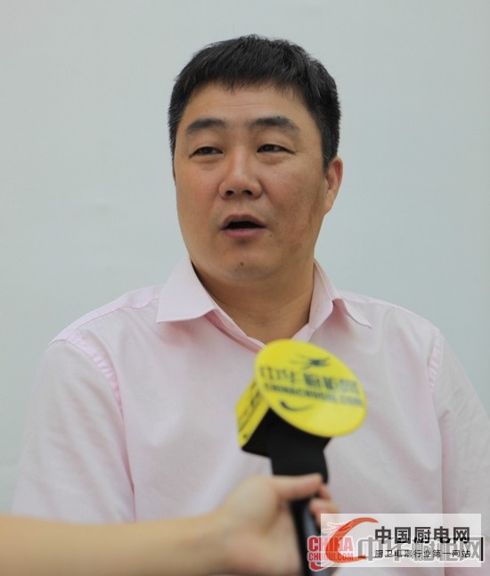 雅科波罗整体家居副总经理关伟文接受中华橱柜网记者采访