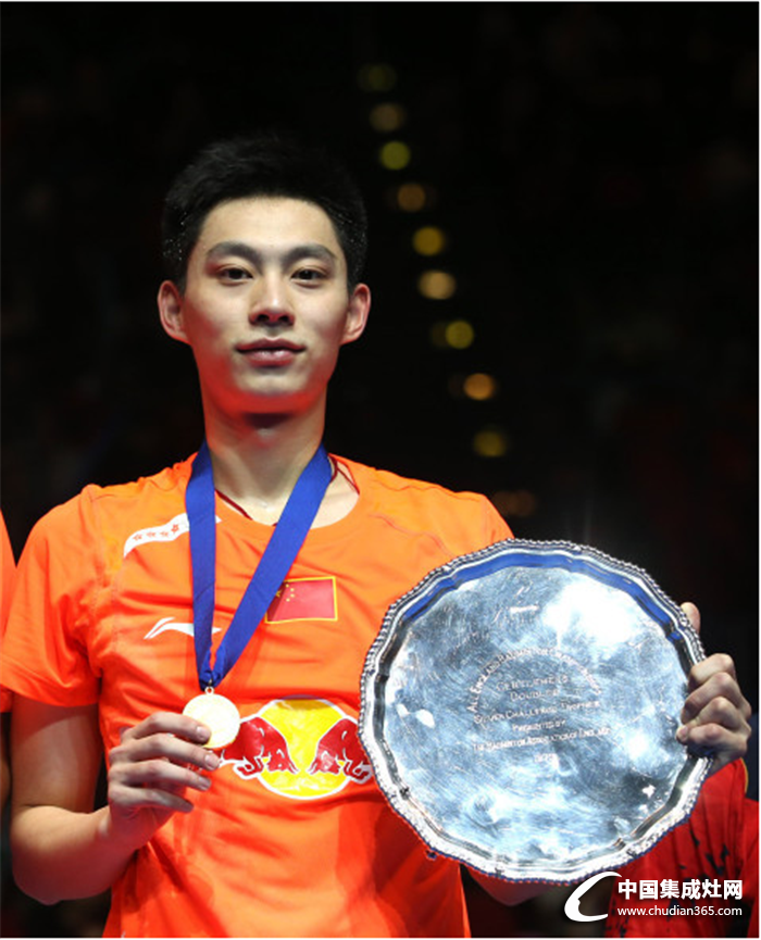 羽毛球世界冠军刘小龙都在用亿田集成灶，你还在等什么？