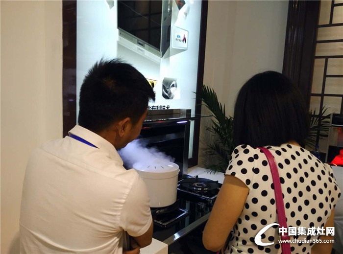【展会动态】亿田致力厨房从无烟转向无害，上海之行展露锋芒