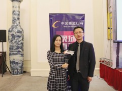 中国集成灶网记者与火星人招商部部长徐巍先生合影