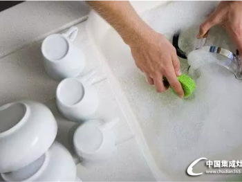 水槽洗碗机VS传统嵌入式洗碗机，谁更适合您家厨房？