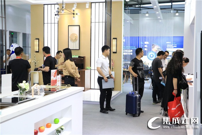 【上海厨卫展】能蒸能烤？人机交互？板川全新厨房生活方案赞了！