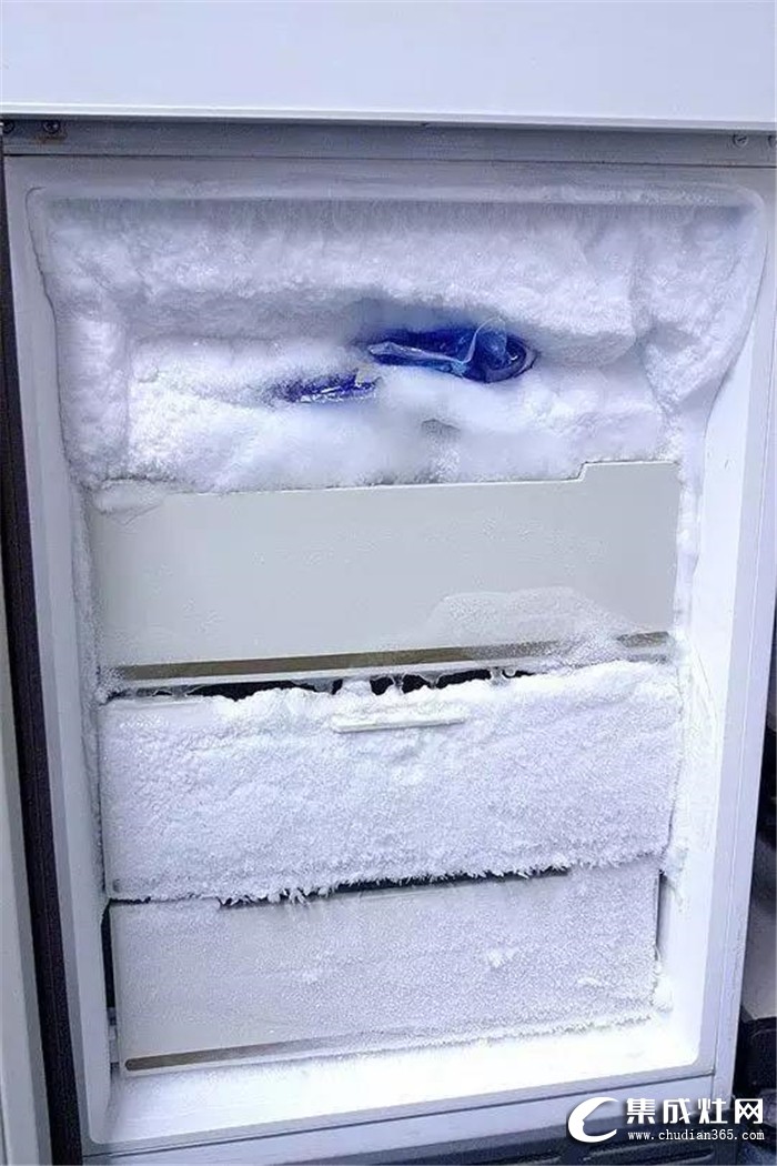 冰箱结冰厚的要命？普森集成灶一招就能解决！