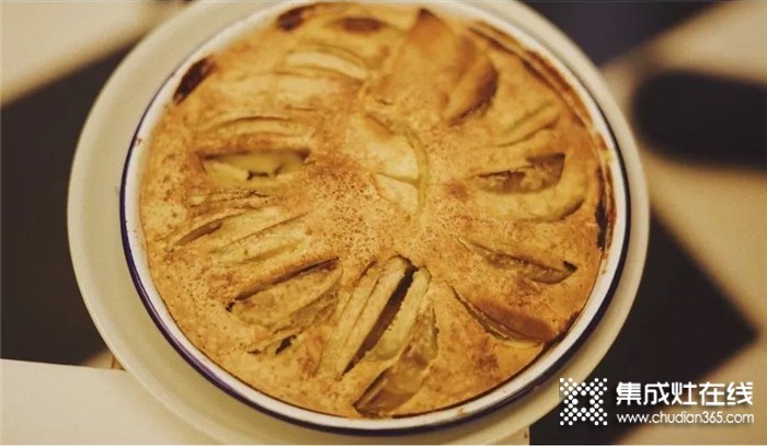 周末用蓝炬星V5ZK烤一个口味甜美的苹果蛋糕吧，给生活添一些小滋味
