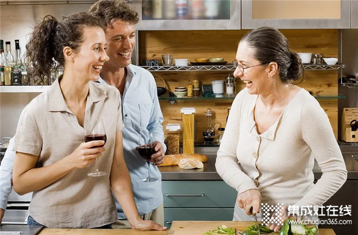 邦的集成灶带给你厨房生活新体验，除了烹饪还能社交