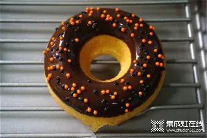 有了力巨人G1-ZK集成灶，在家就能轻松完成一道高颜值美食--甜甜圈