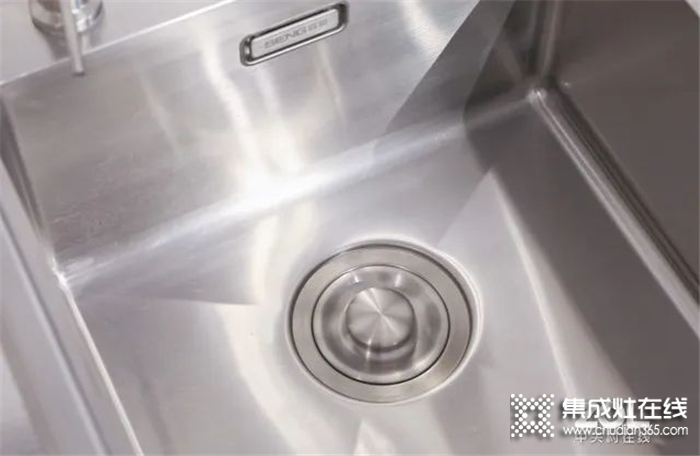 森歌W2嵌入式洗碗机测评来咯，不仅有颜更有实力，解放双手就靠它！