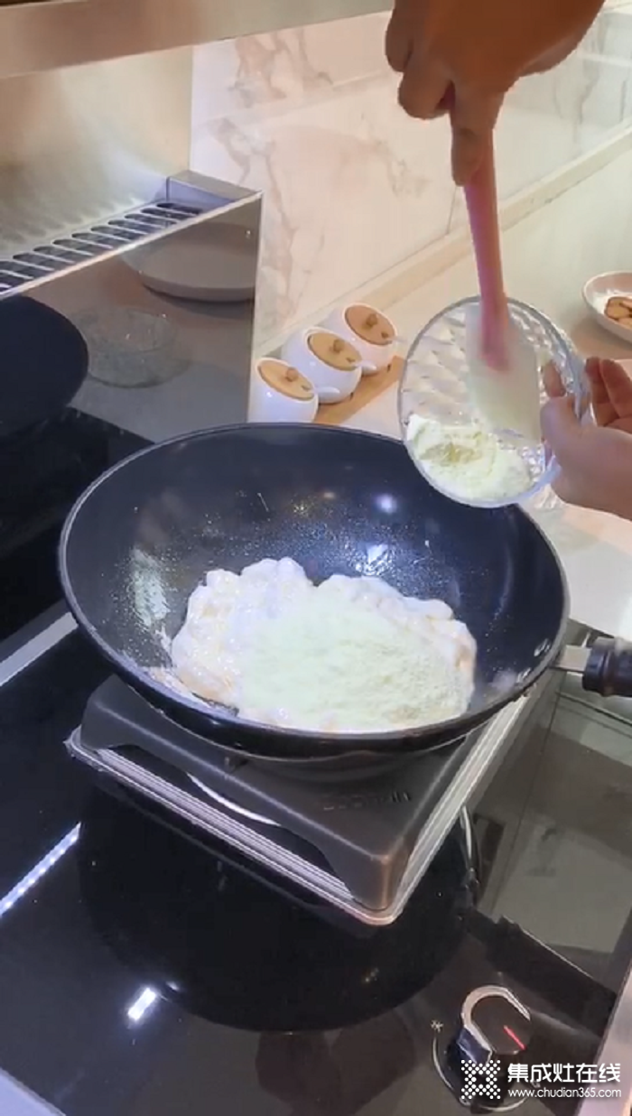 潮邦集成灶教你在家DIY雪花酥啦，制作简单又好吃！