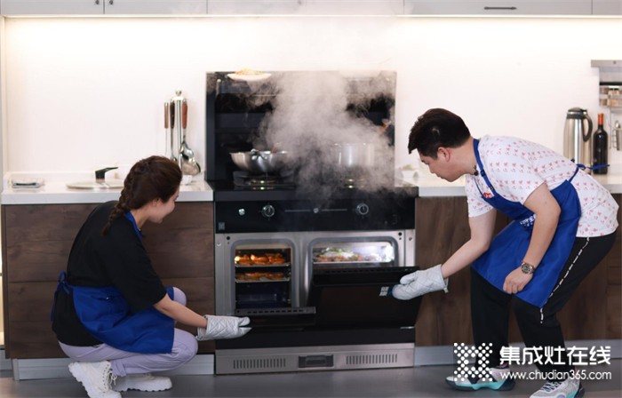 板川×庞伟杜丽丨独立蒸烤集成灶为国民带来高品质烹饪体验